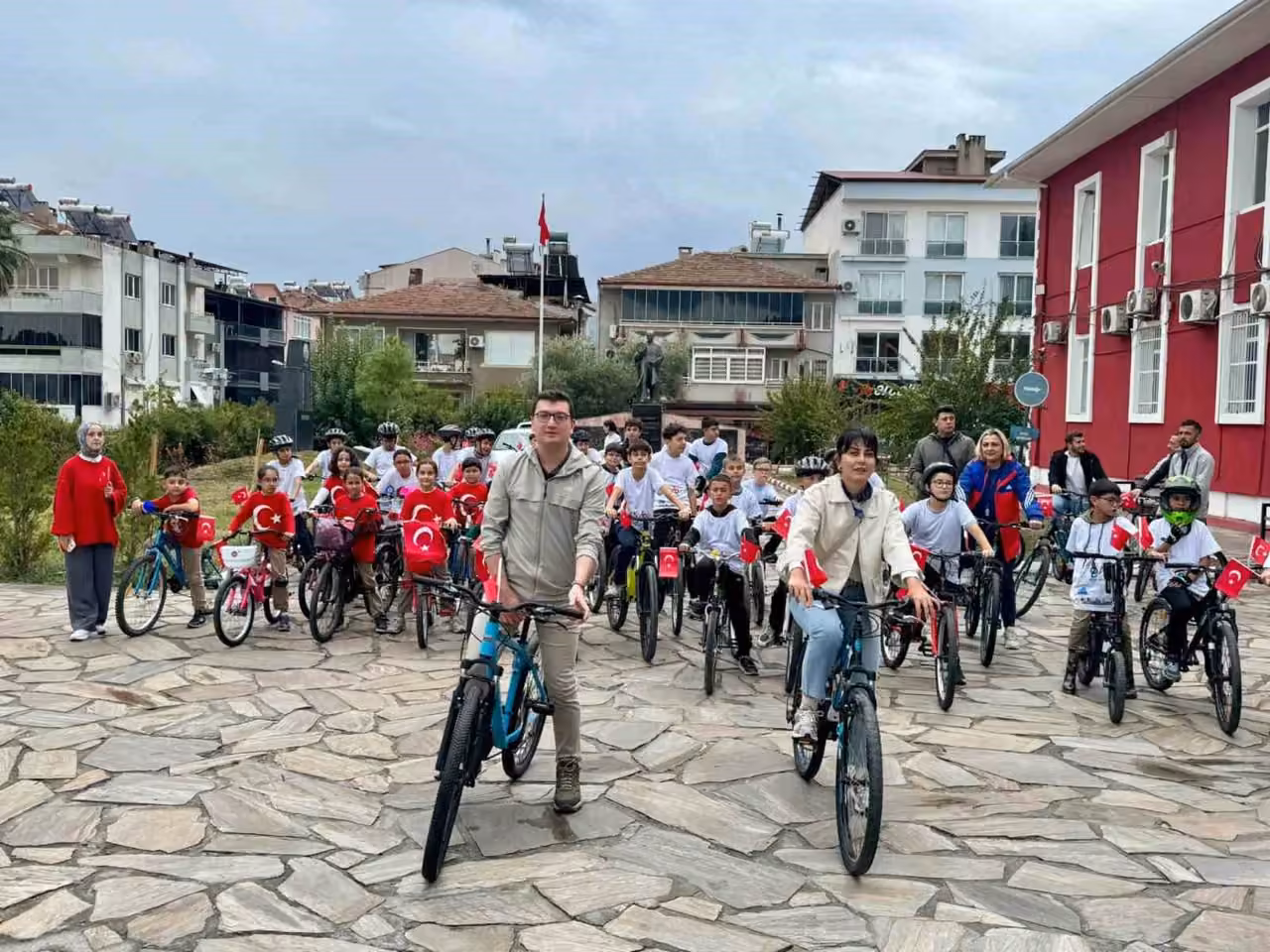 Bozdoğan’da çocuklar ’Cumhuriyet’ için pedalladı