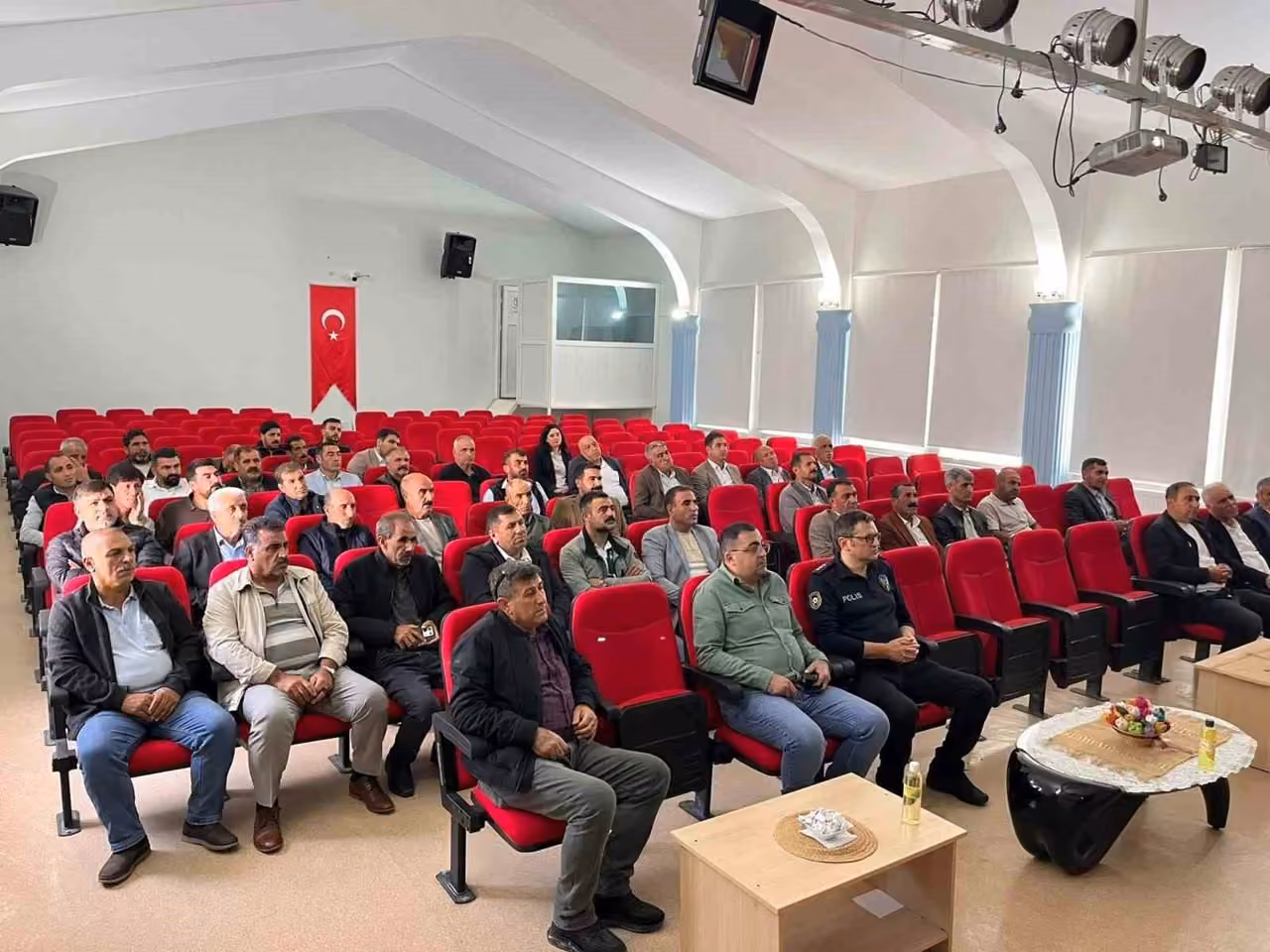 Dicle Kaymakamı Atış, muhtarlarla bir araya geldi