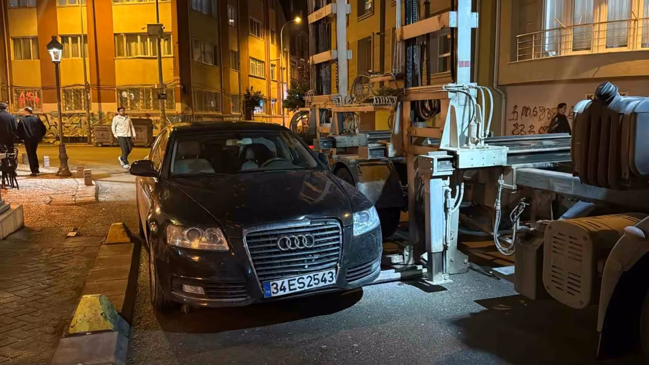 Eskişehir’de hatalı park eden araca trafik ekiplerinden müdahale