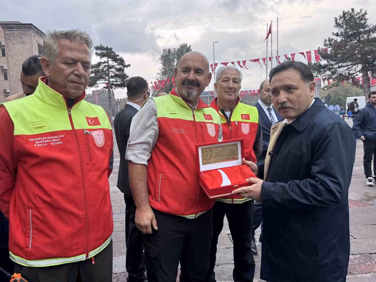 Havada, karada, suda Türk bayrağını dalgalandırdılar