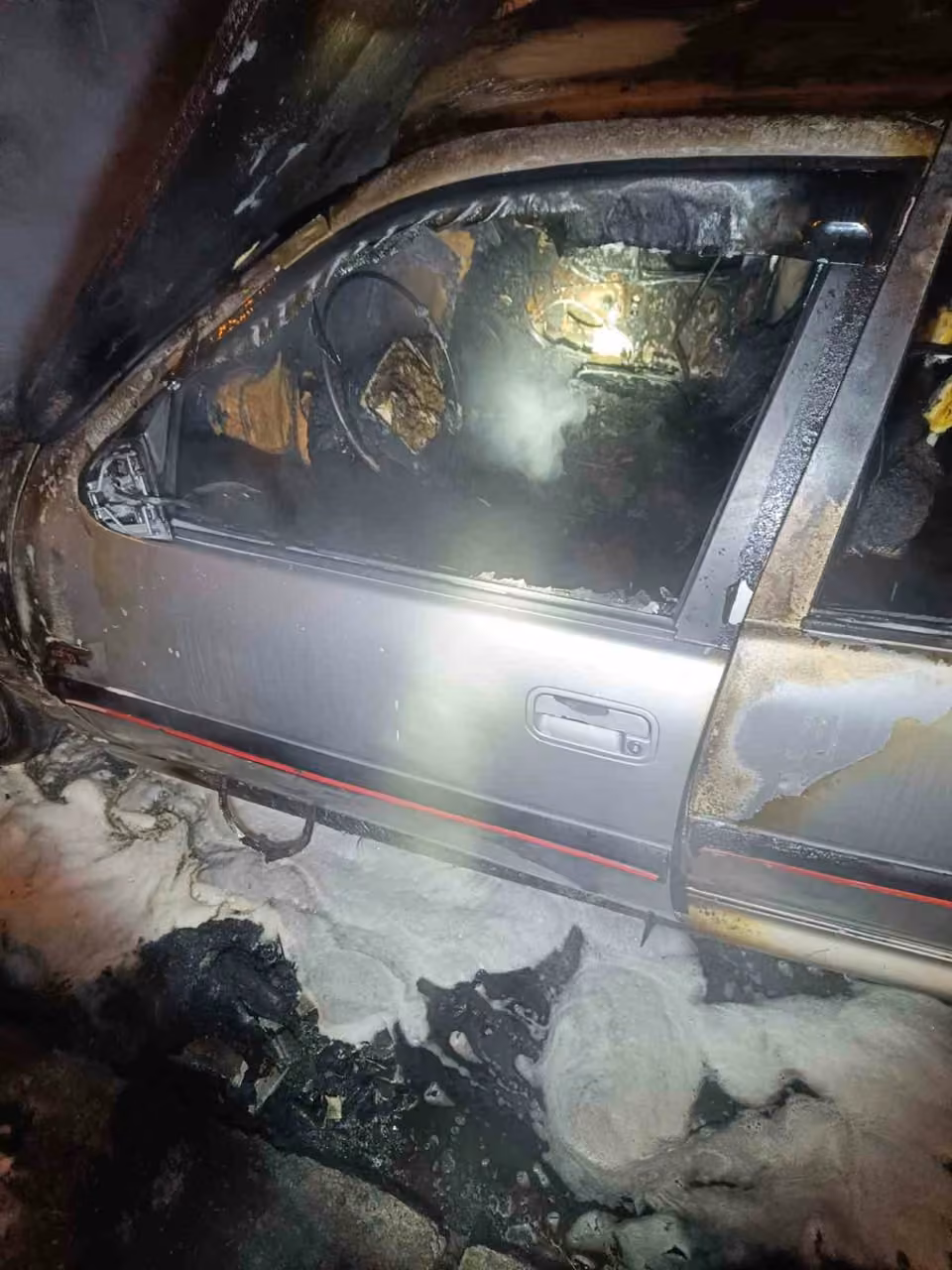 Kayseri’de park halindeki otomobil alev alev yandı