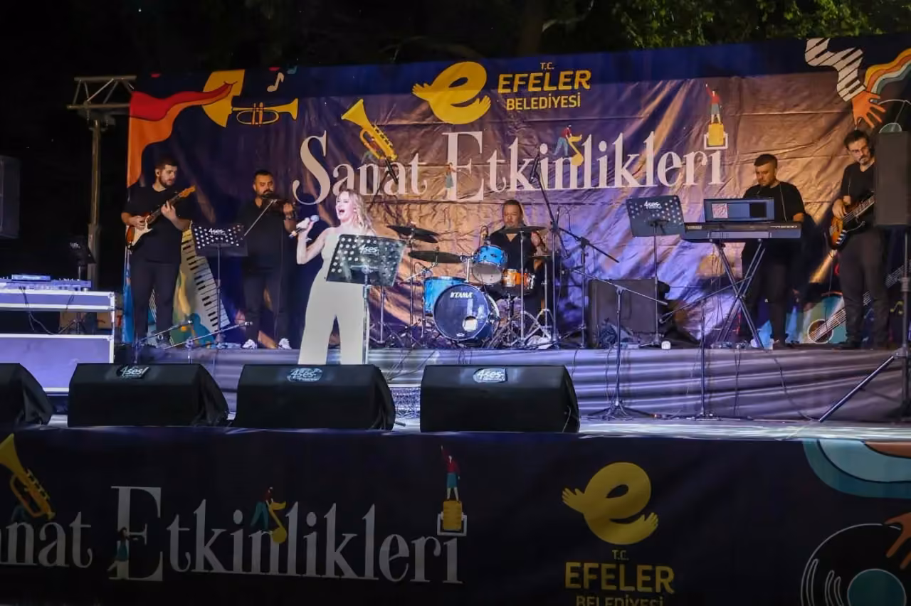 Cumhuriyet Bayramı Efeler’de dolu dolu kutlanacak