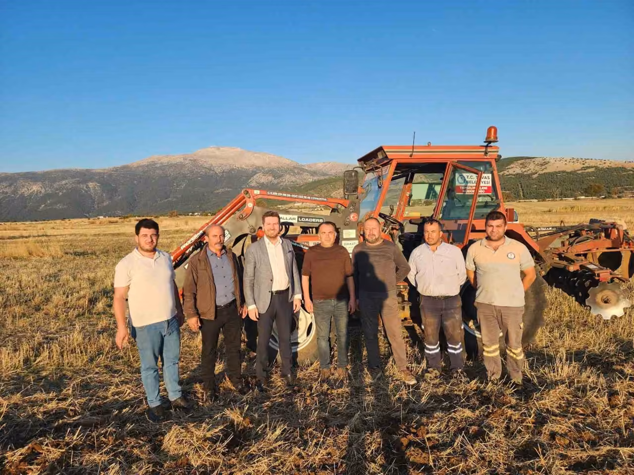 Tavas Belediyesi çiftçiye destek için 480 dekarlık alanda mahsul yetiştirecek