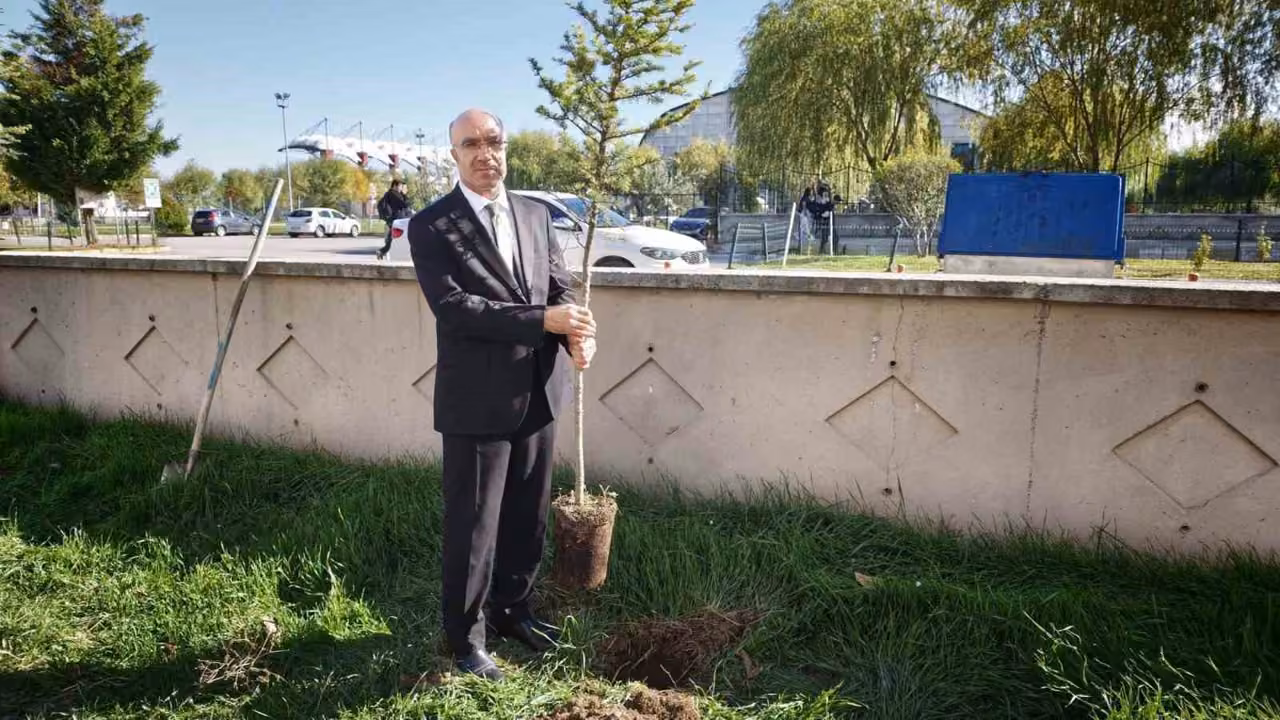 Afyonkarahisar’da "Bir Fidan Bir Umut" projesi sürüyor