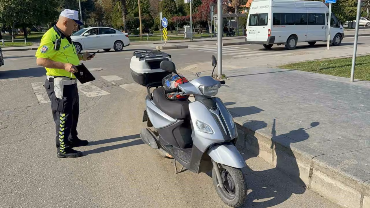 Samsun’da motosiklet devrildi, sürücü yaralandı