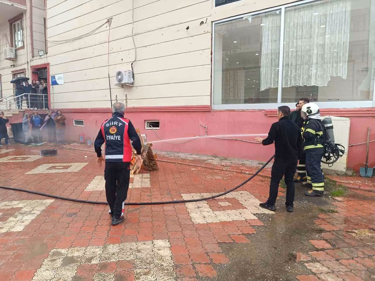 Siirt’te kız öğrenci yurtlarında yangın tatbikatı: Öğrenci ve personele uygulamalı eğitim