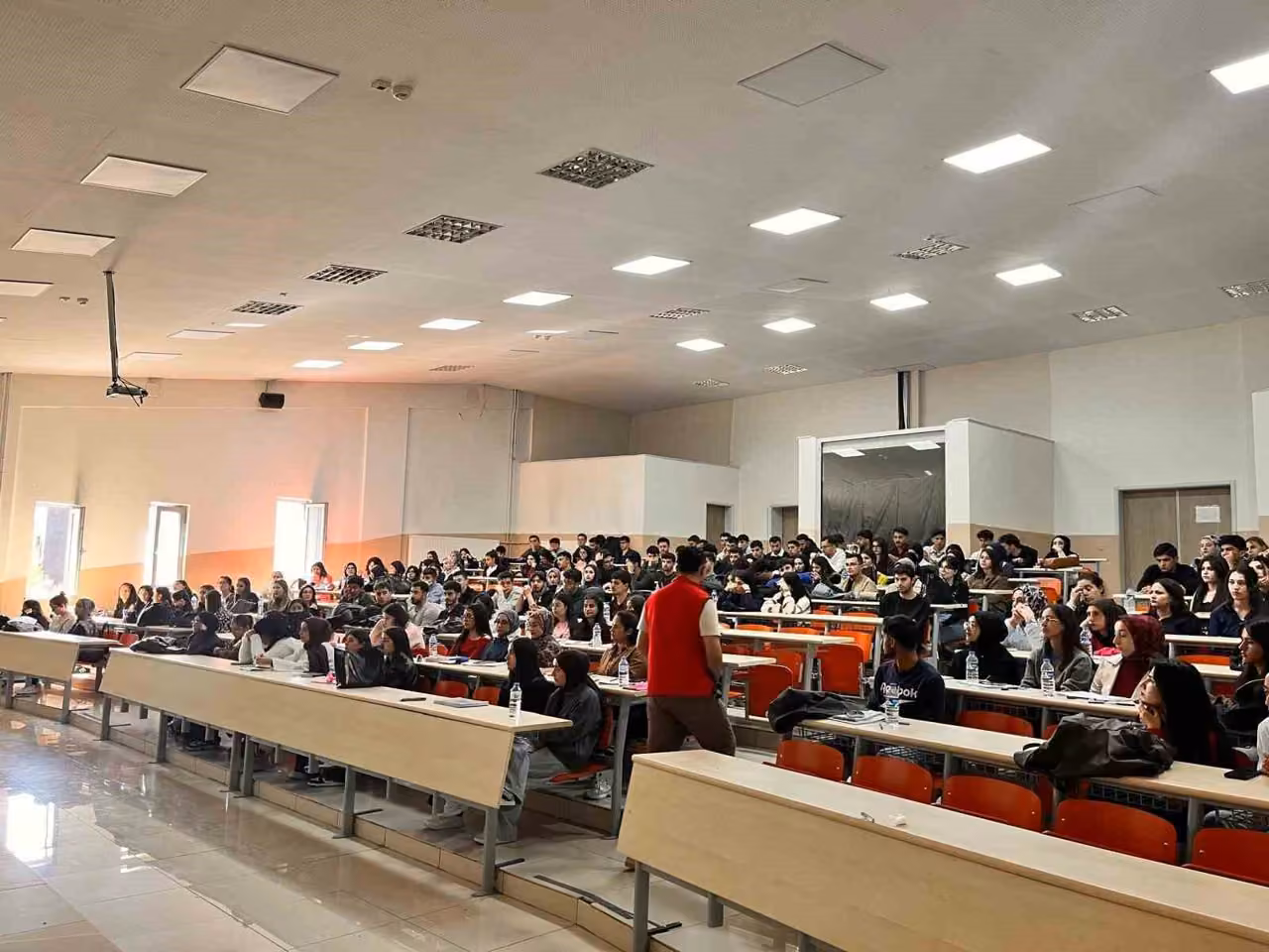 Kars’ta bin 985 üniversite öğrencisine "El Ele Güvenli Geleceğe" semineri