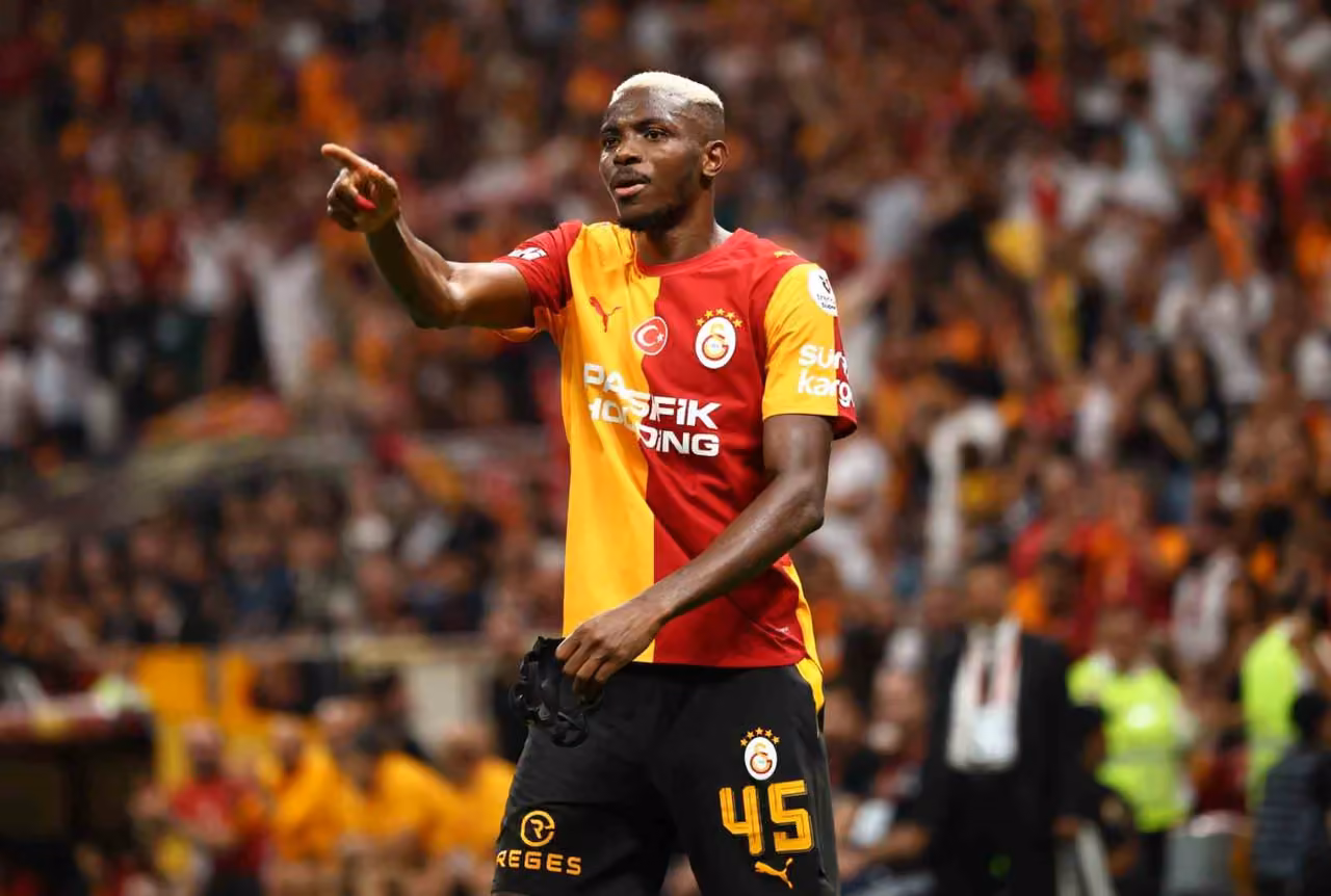 Galatasaray’da Osimhen, Fenerbahçe’de Vedat takımını sırtlıyor