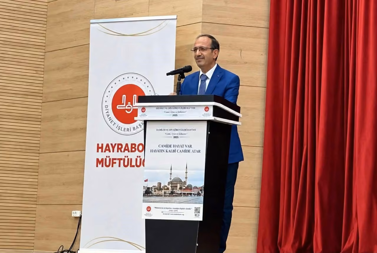Hayrabolu’da "Hz. Peygamber ve Güzel Ahlak" konulu konferans düzenlendi