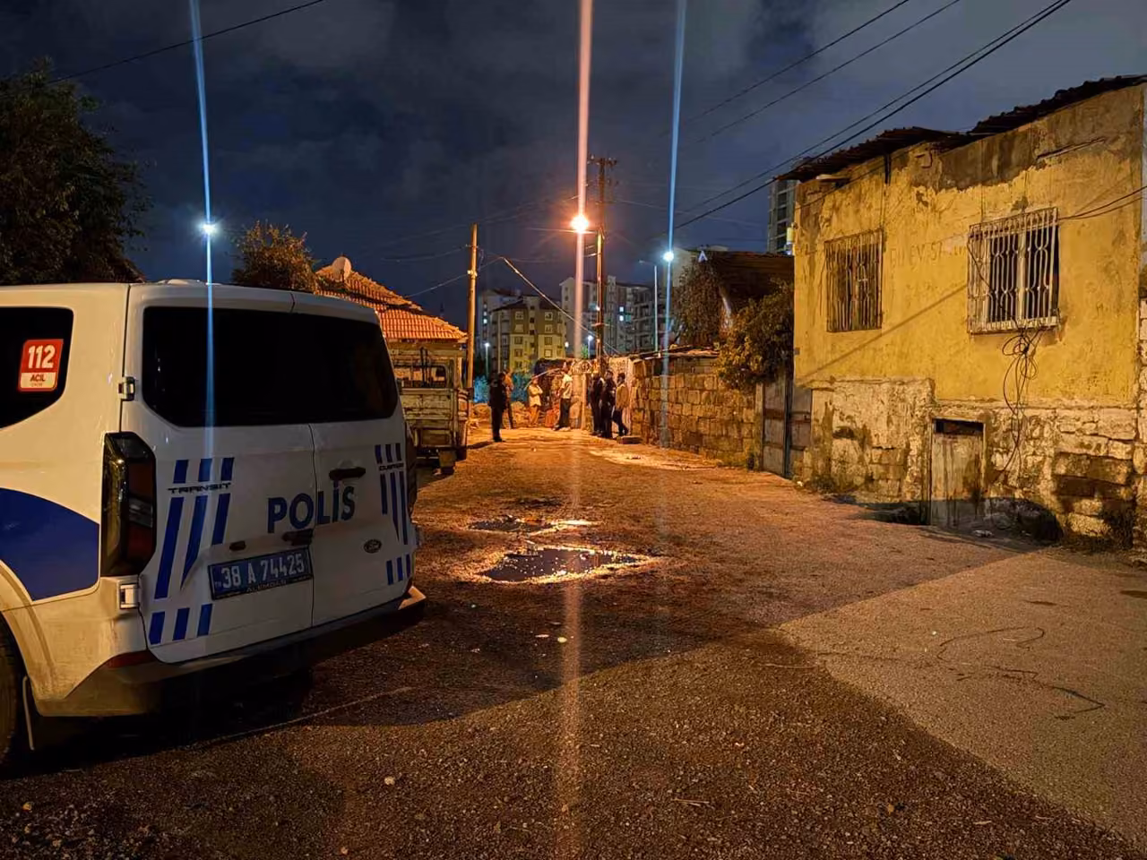 Prizi tamir ederken akıma kapılan genç yaralandı