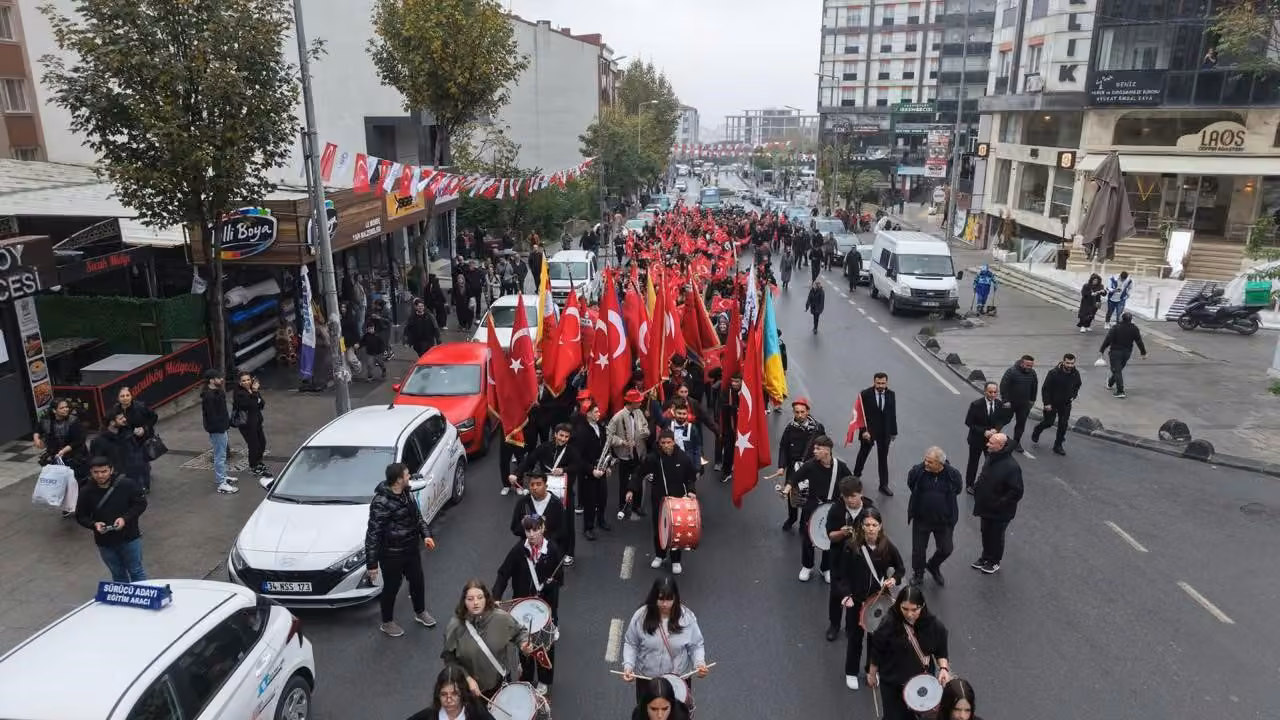 Arnavutköy’de Cumhuriyet coşkusu 7’den 70’e tören ve etkinliklerle kutlandı