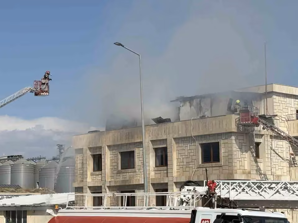 Mersin’de fabrika yangını