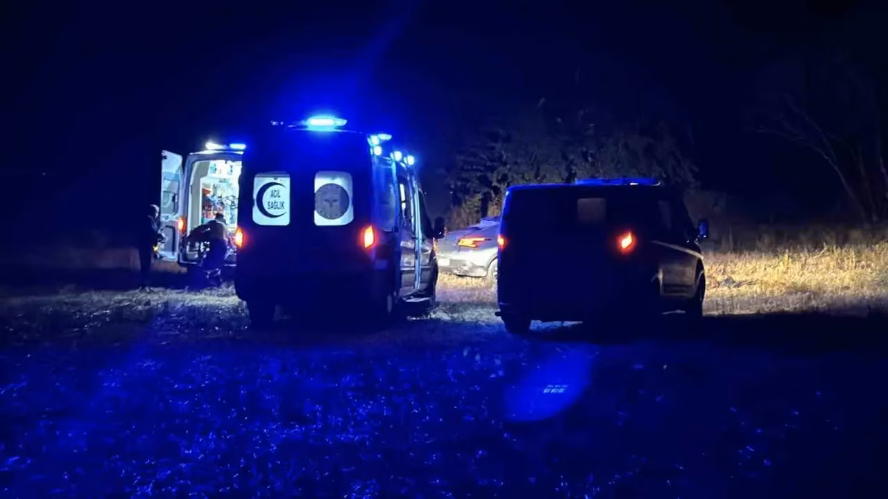 Edirne’de göçmenleri taşıyan otomobil tarlaya devrildi: 10 yaralı