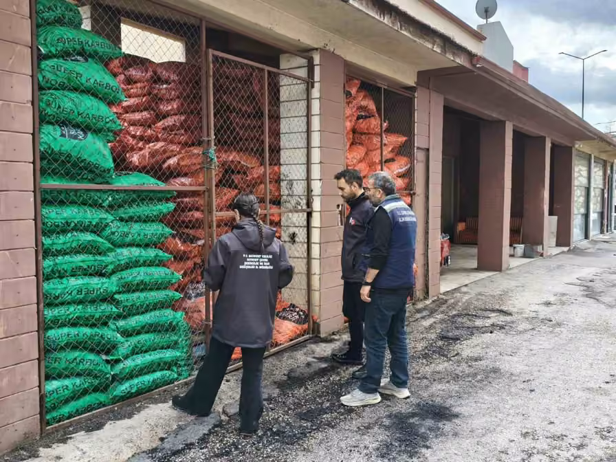 Bayburt’ta katı yakıt satışı yapan işyerleri denetleniyor