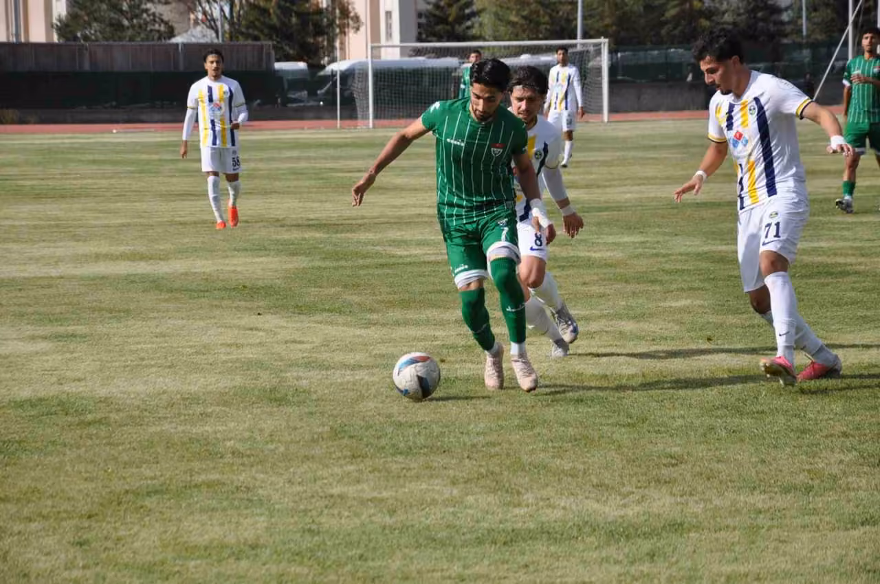 Kars 36 Spor, Fatsa Belediyespor’u tek golle geçerek tur atladı