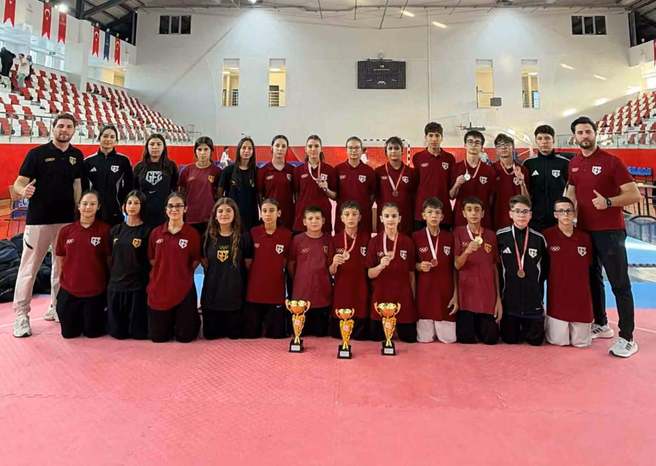 Aydınlı taekwondoculardan 8 madalyalı şampiyonluk