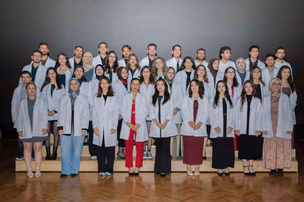 EBYÜ’de diş hekimliği öğrencileri beyaz önlüklerini giydi