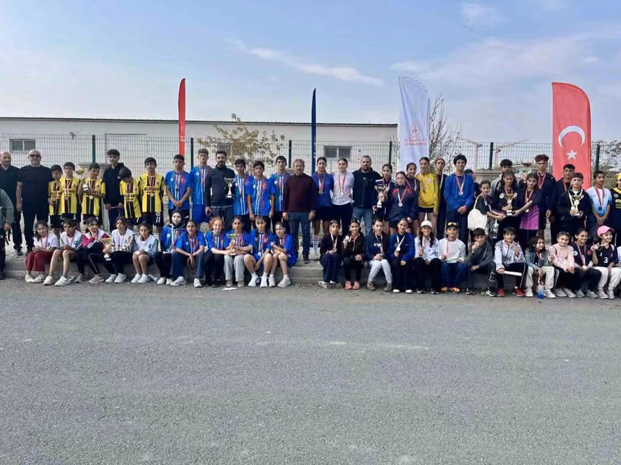 Ağrı’da okul sporları kros müsabakaları tamamlandı