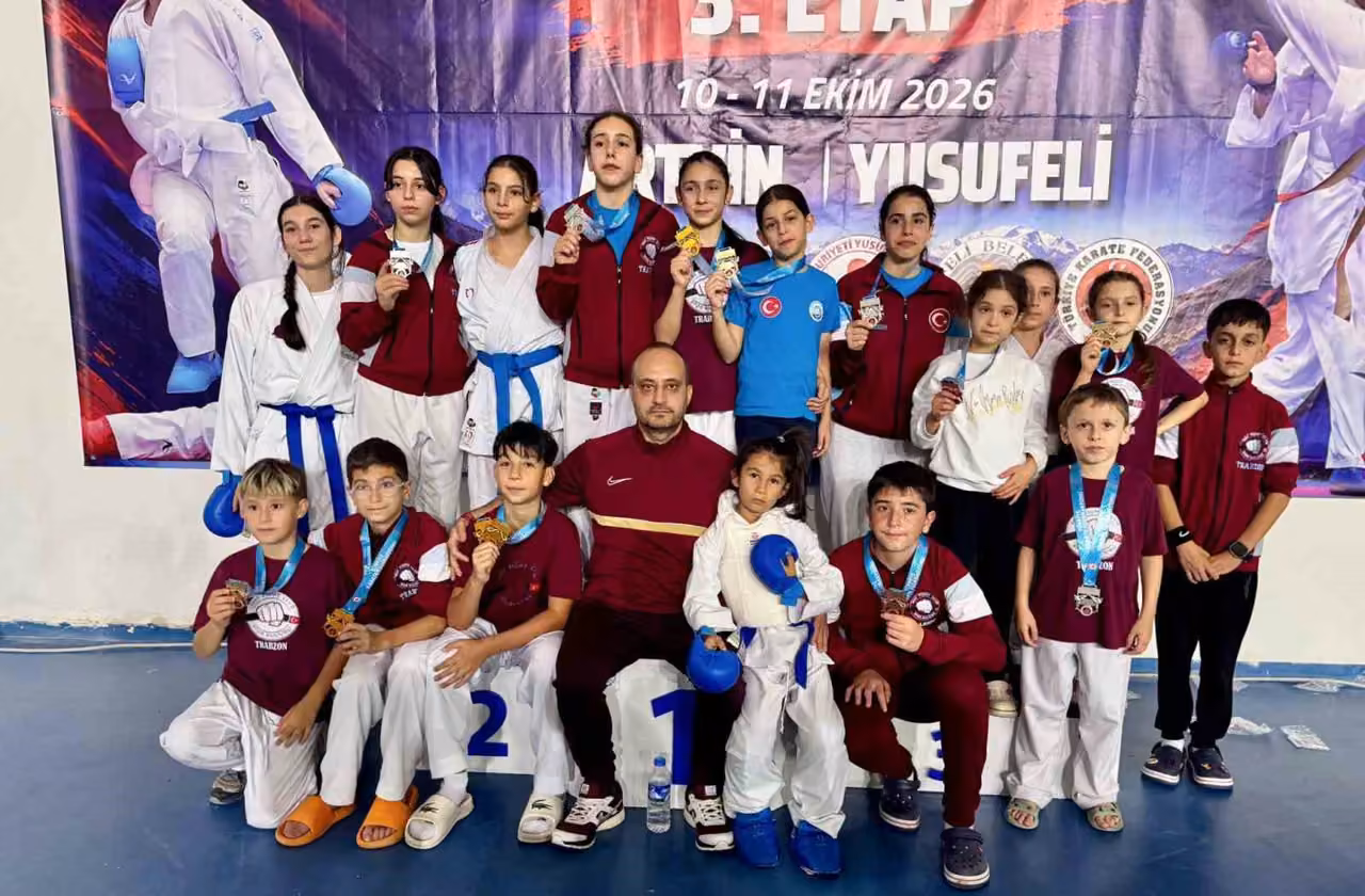 Yusufeli’ndeki karate turnuvasında madalyaları topladılar