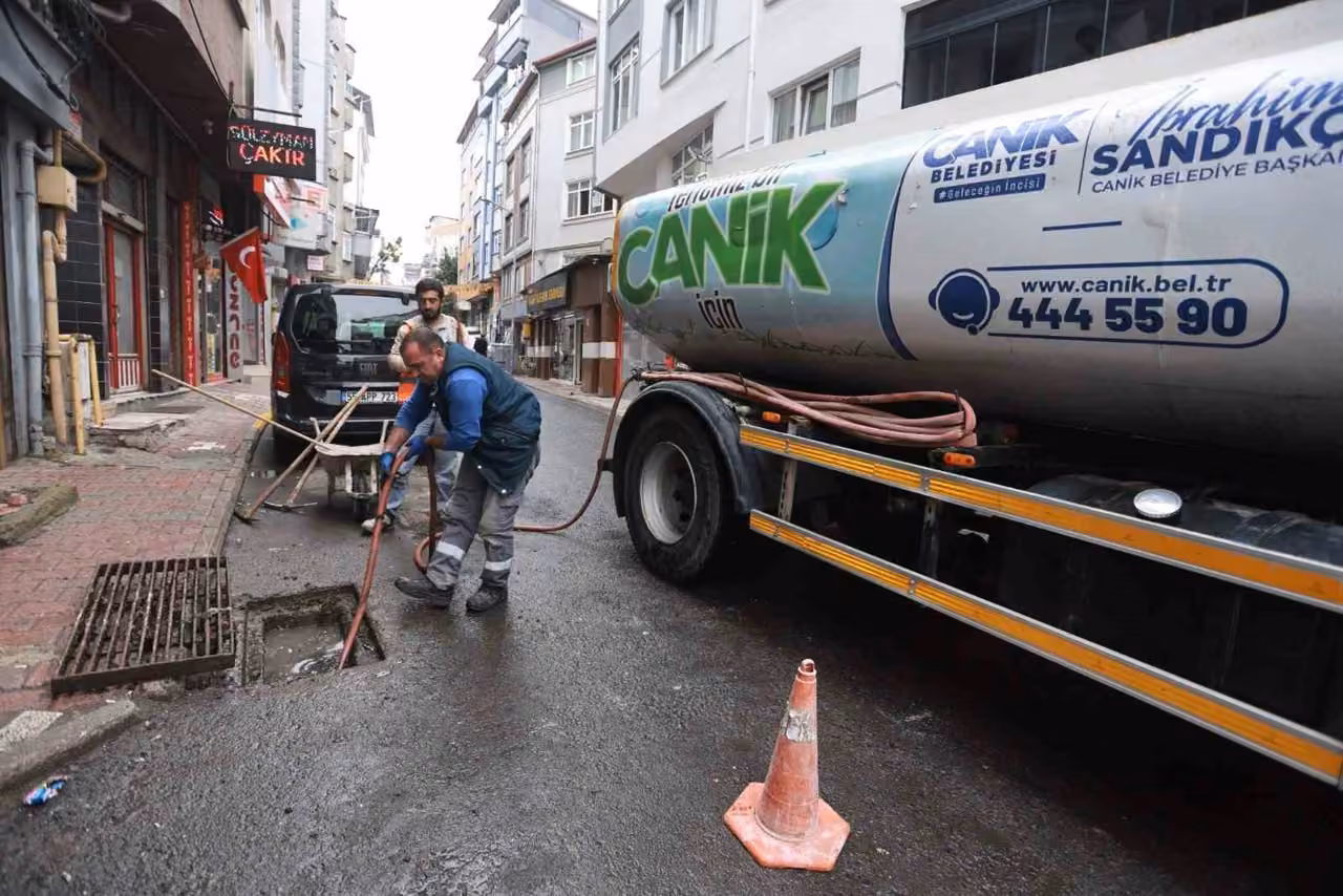 Canik’te sağanak mesaisi
