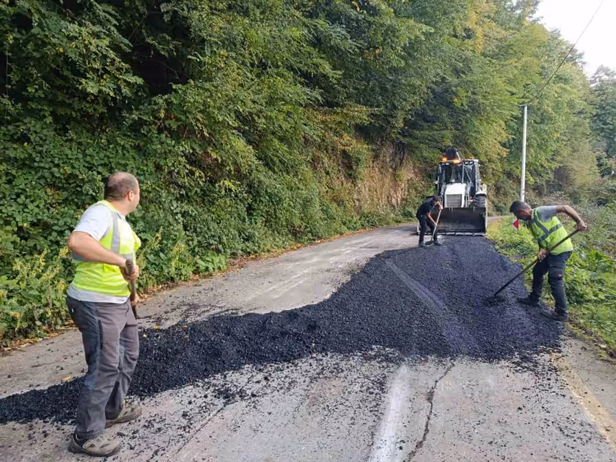 Gölyaka’da köy yollarında kış hazırlığı