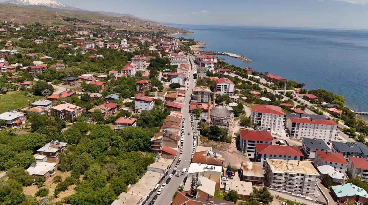 Ahlat’ta 86 yıllık caddeye taş ustasının ismi verildi