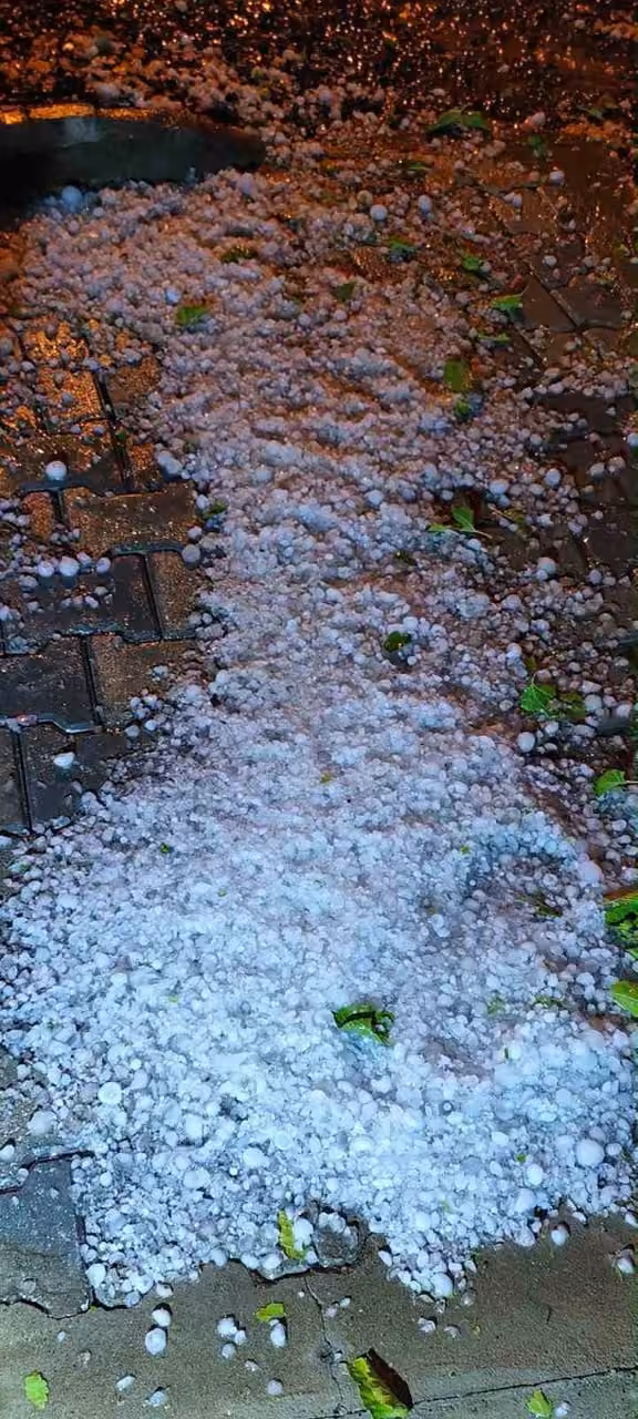 Elazığ’da ceviz büyüklüğünde dolu yağdı