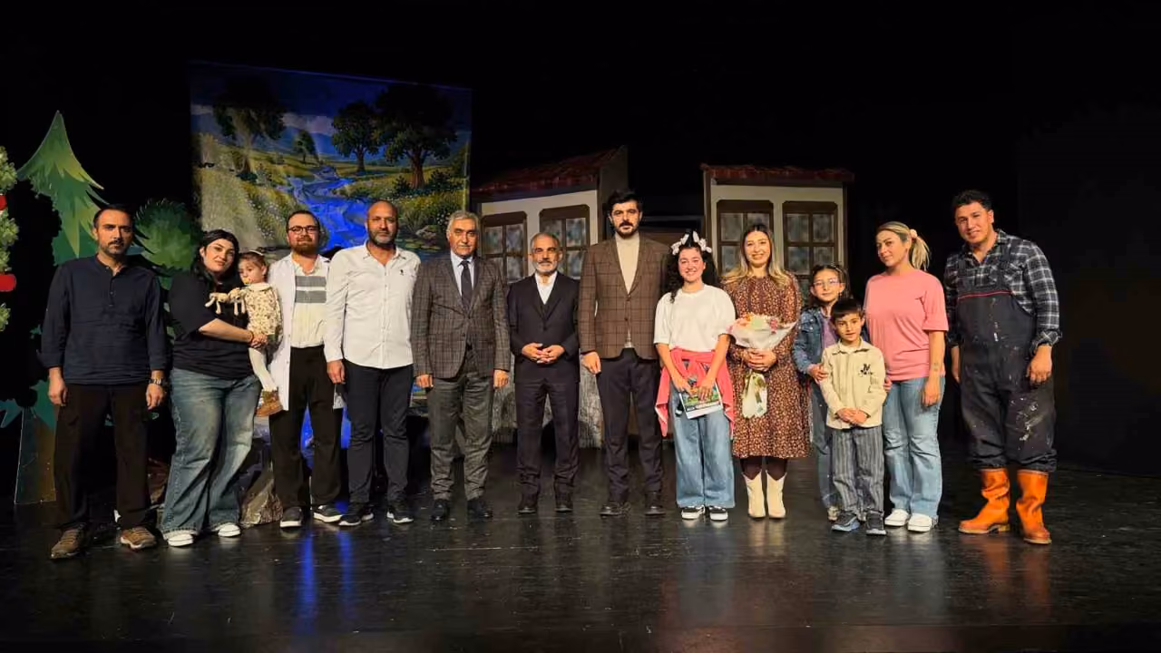 "Su Muhafızı Duru" oyunu ilk gösteriminde çocuklarla buluştu