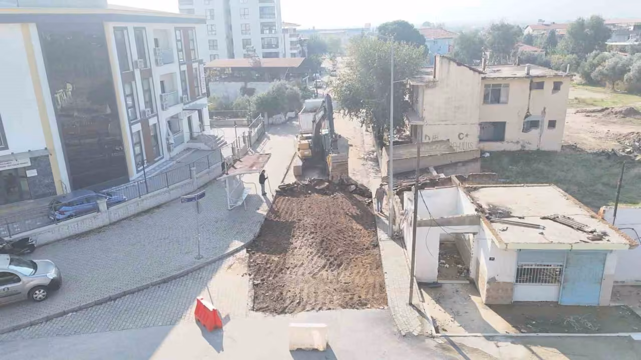 Nazilli Belediyesi’nden İstiklal Mahallesi’nde yol çalışması