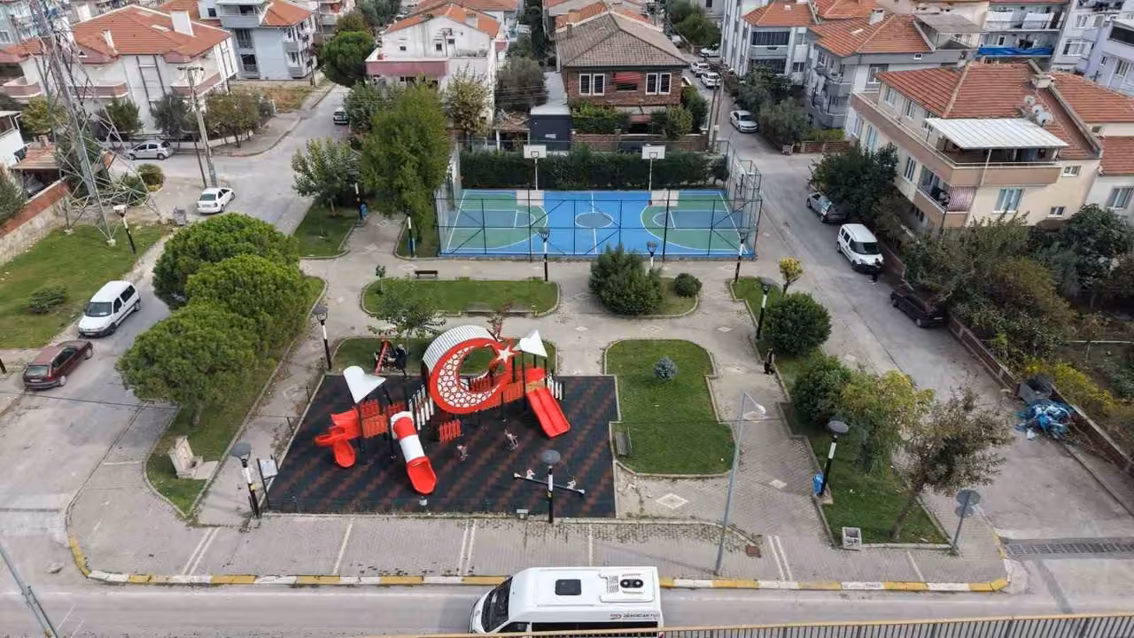 Altıeylül’de parklarda büyük dönüşüm
