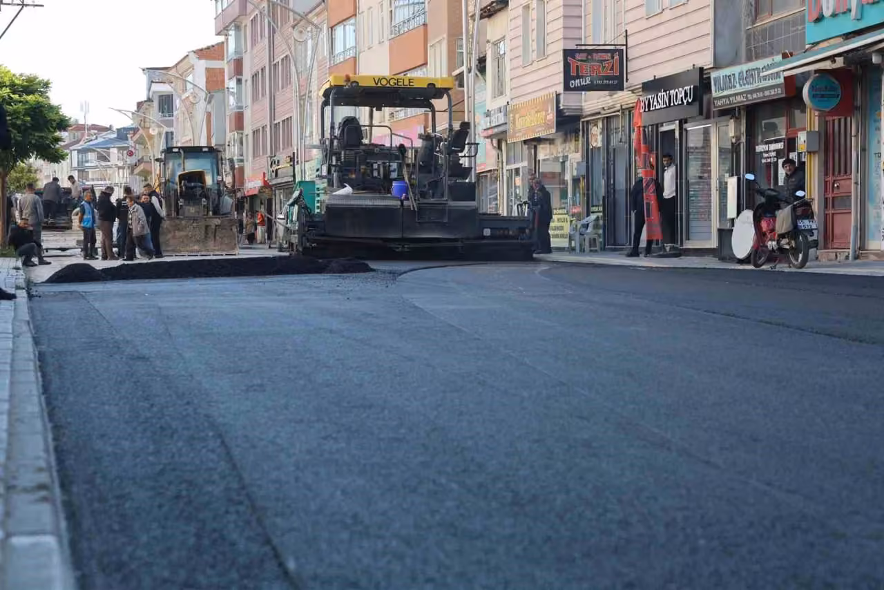 Vezirköprü’de sıcak asfalt çalışması