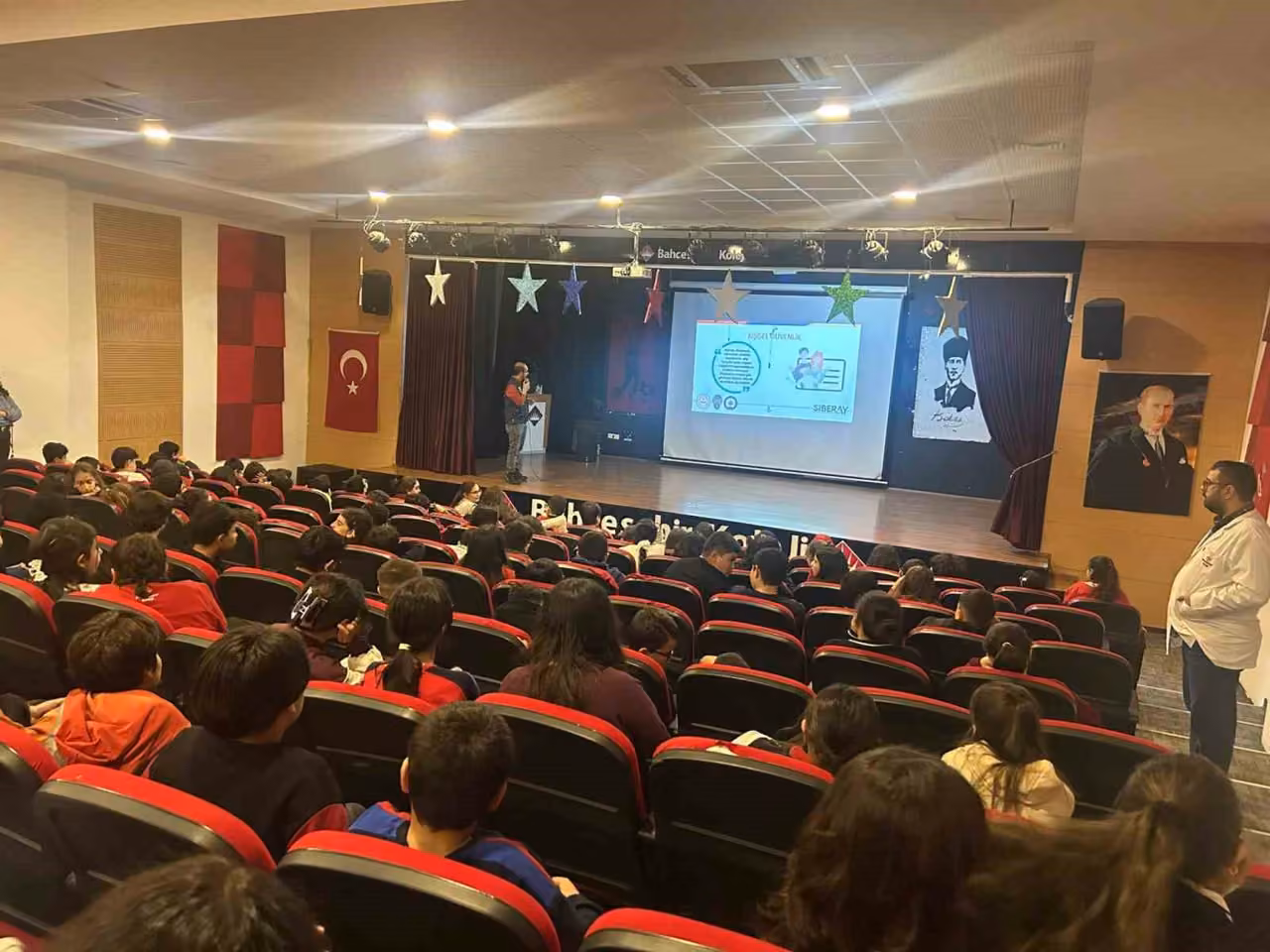 Kars’ta öğrencilere güvenli internet ve siber zorbalık semineri