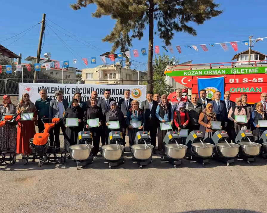 Kozan’da 27 kadına 840 bin liralık makine desteği