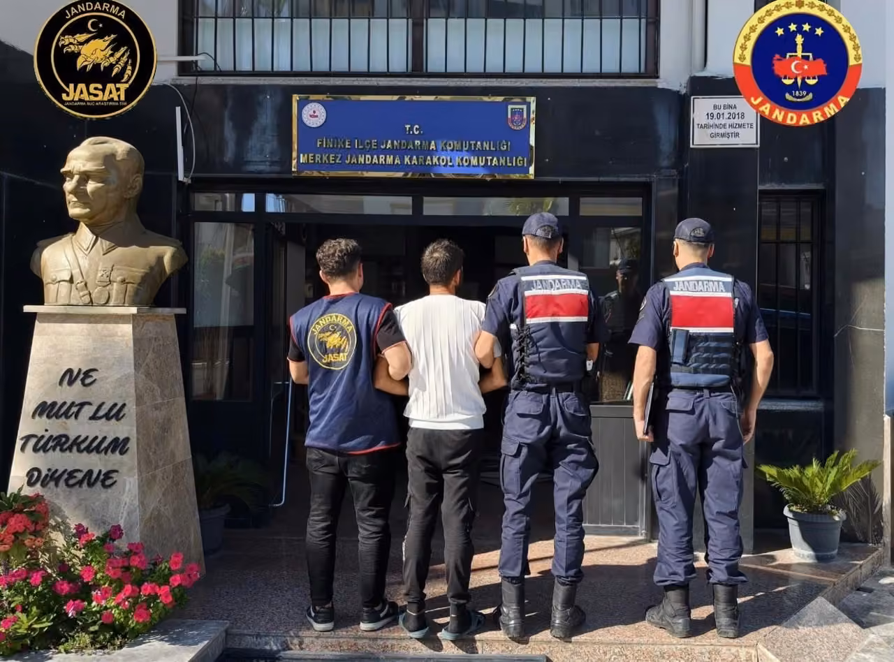 Antalya’da hapis cezasıyla aranan 3 hükümlü yakalandı