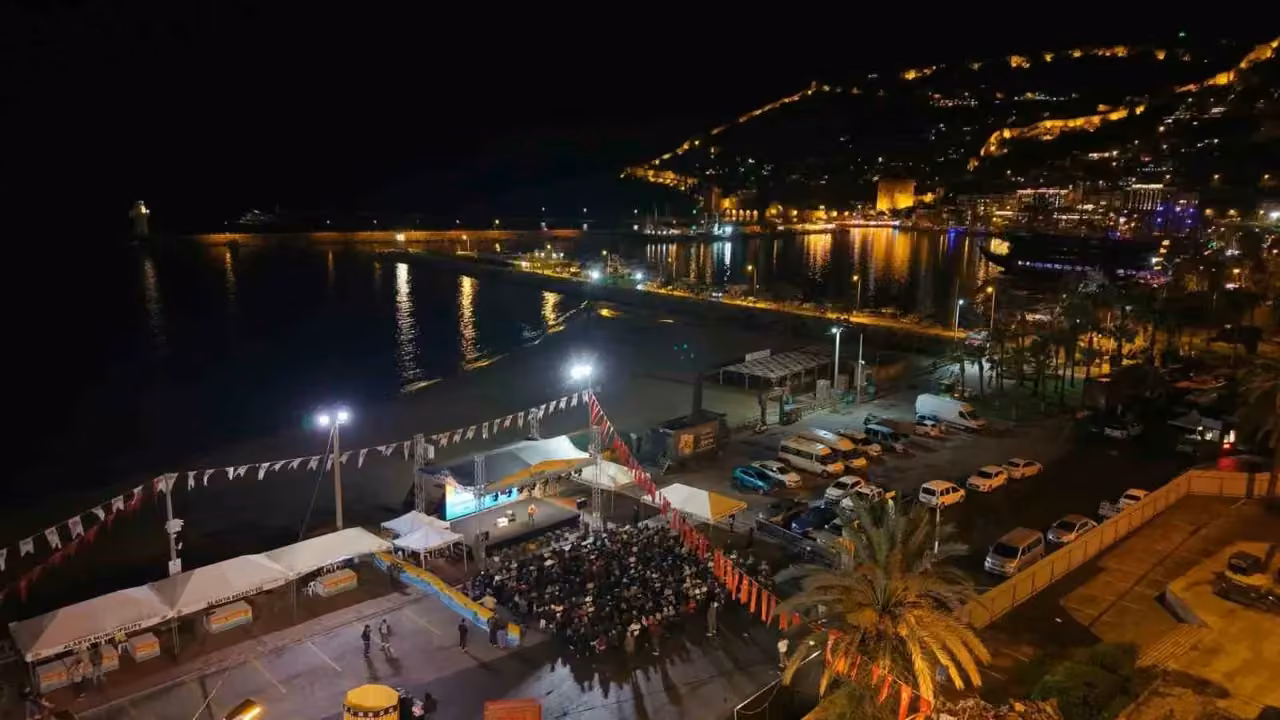 Alanya’da kitapla dolu 10 gün