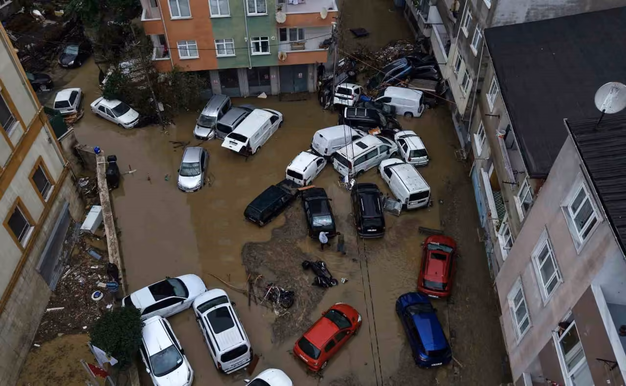 Fotoğraflarla İstanbul’da sel sonrası hasar