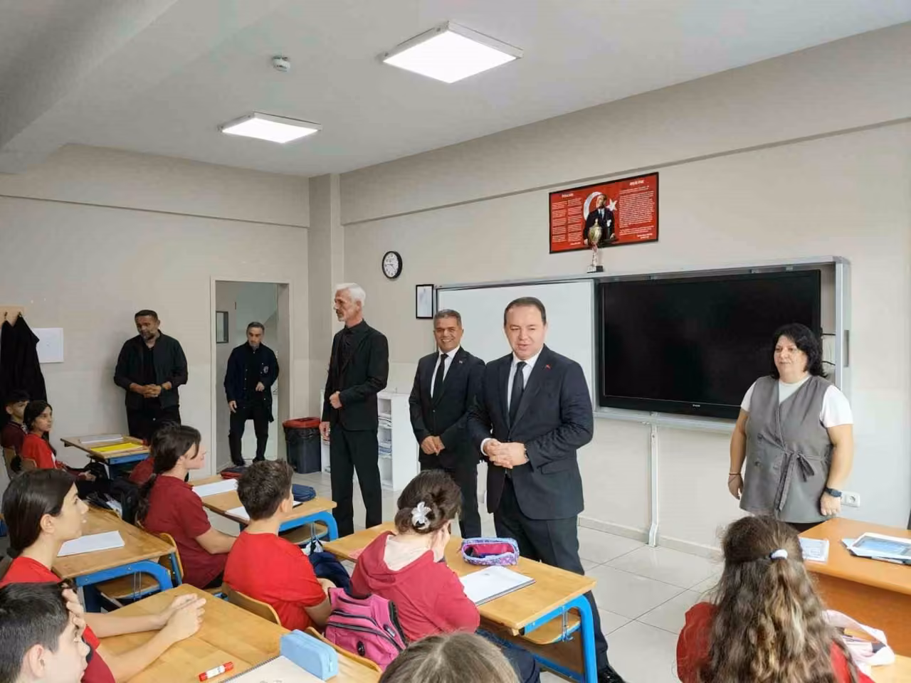 İl Milli Eğitim Müdürü Keskin, öğrencilerle bayrak töreninde buluştu