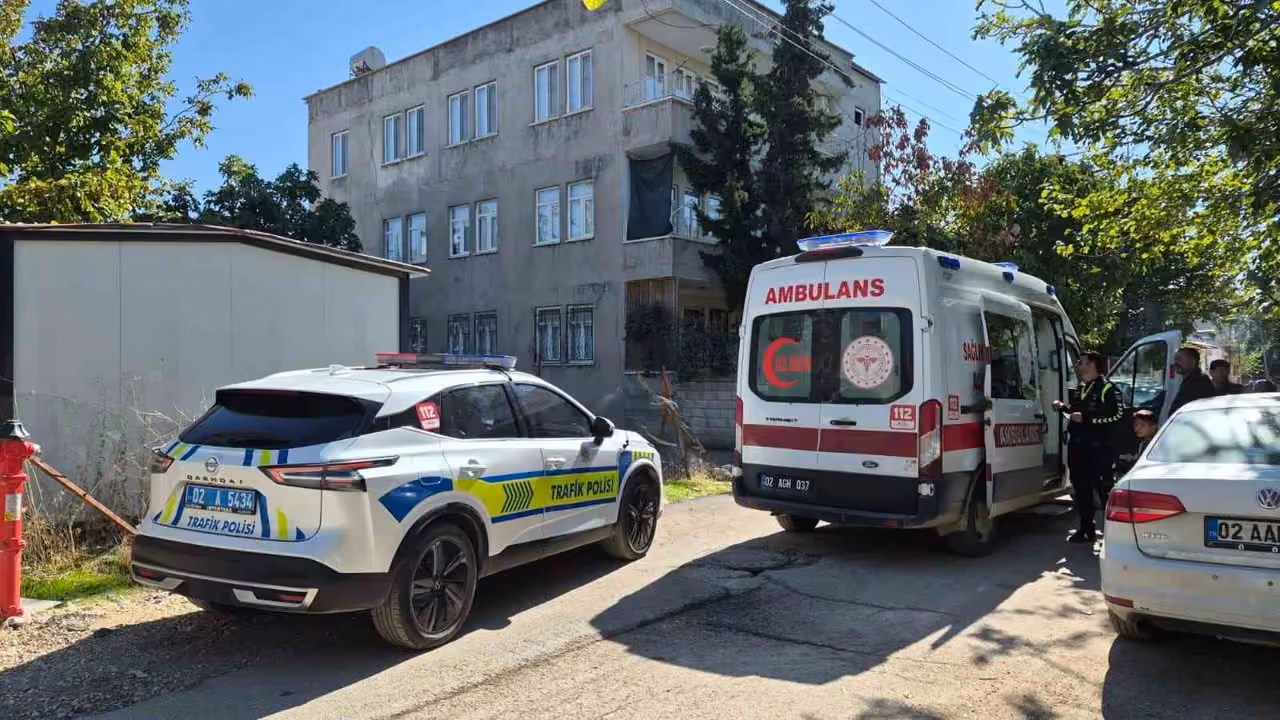 Adıyaman’da otomobilin çarptığı çocuk yaralandı