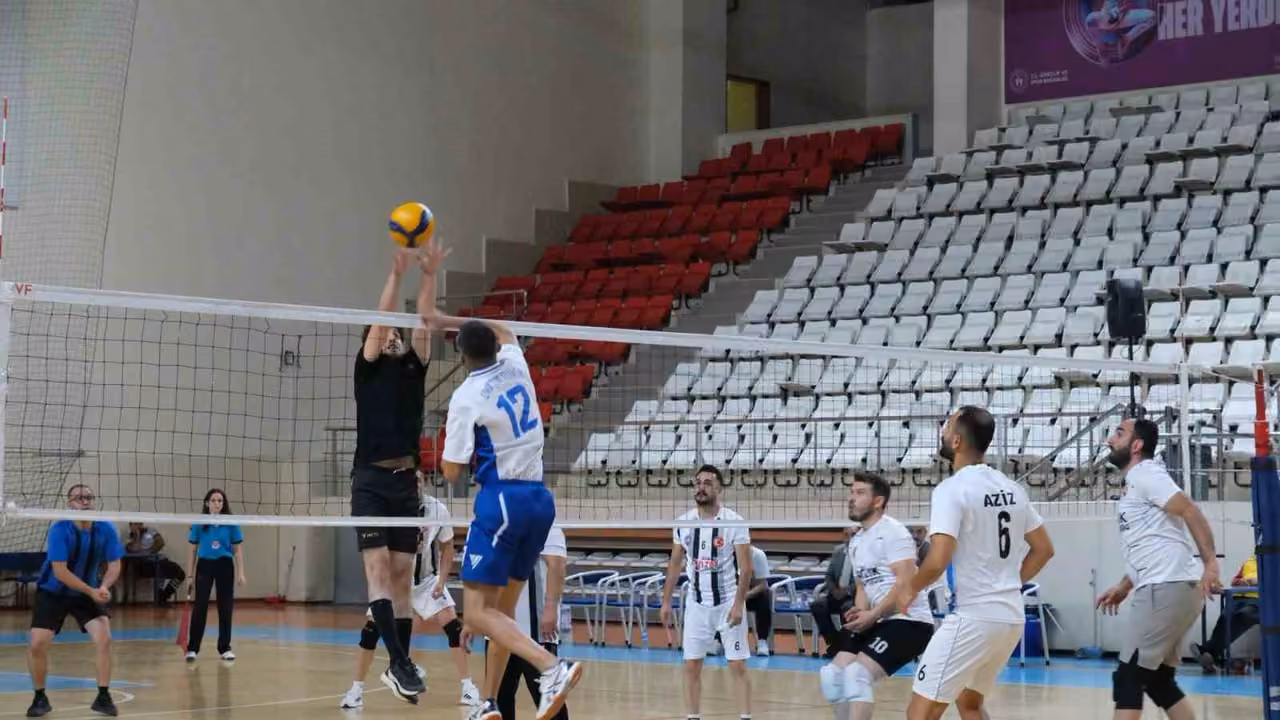 Erzincan’da Kamu Spor Oyunları Voleybol İl Birinciliği başladı