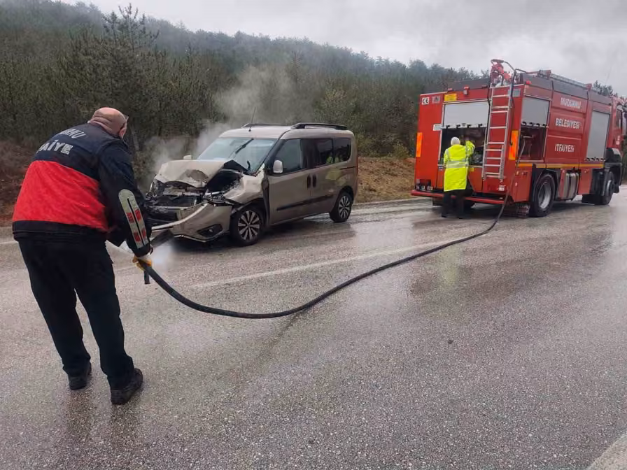 Bolu’da hafif ticari araç ile tır çarpıştı: 1 yaralı
