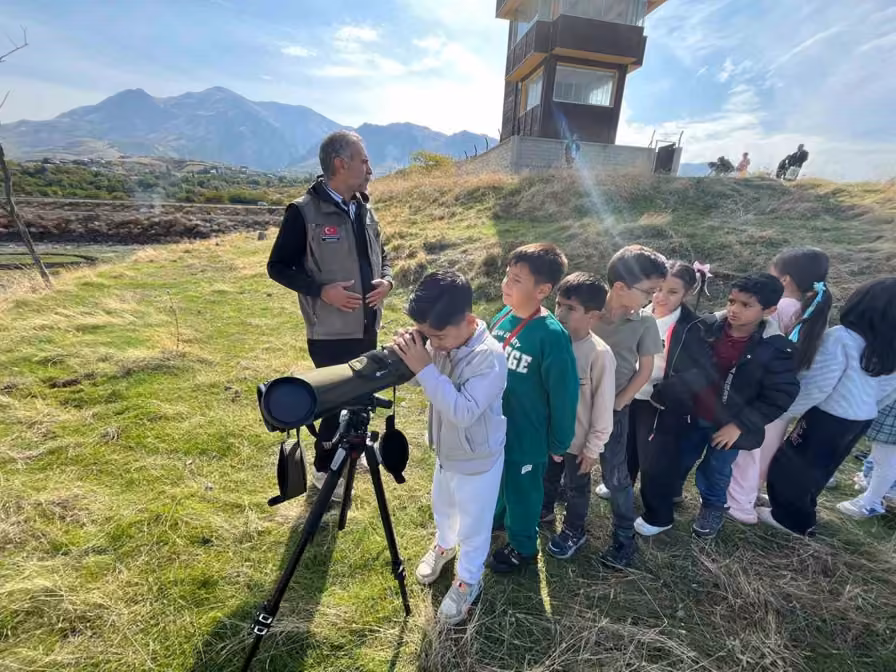Minik öğrenciler kuş gözlemi ve tabiat eğitimine katıldı