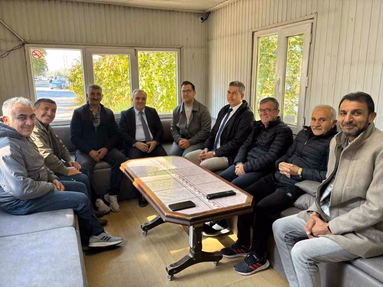 Rektör Altun, kampüste öğrenci ve esnafla sohbet etti