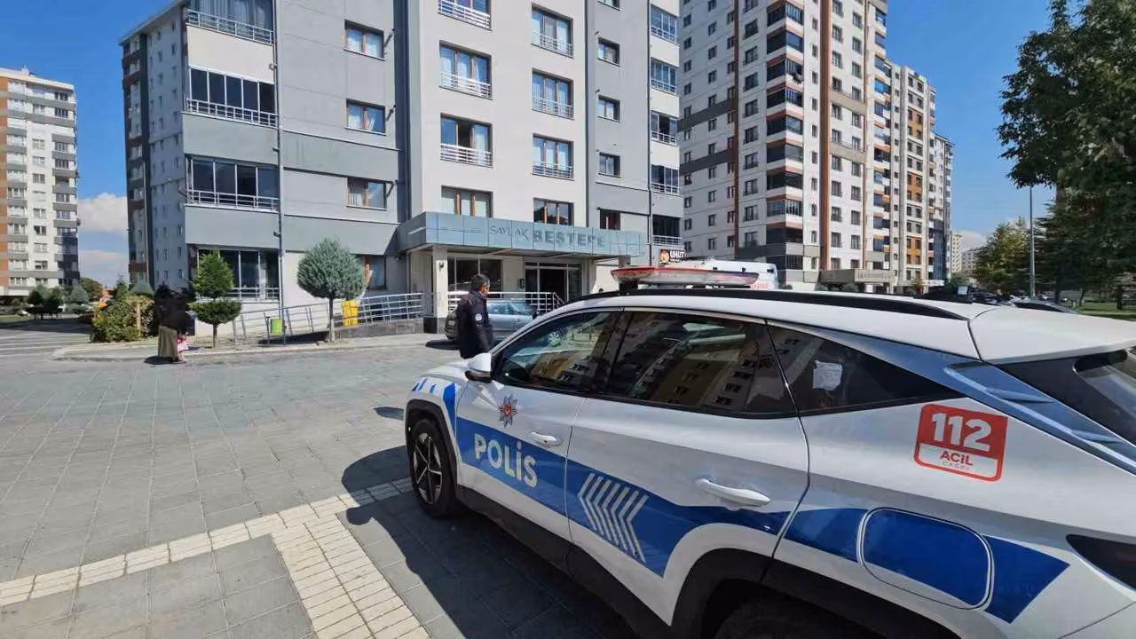 Apartmanda yangın paniği: 1 kişi dumandan etkilendi
