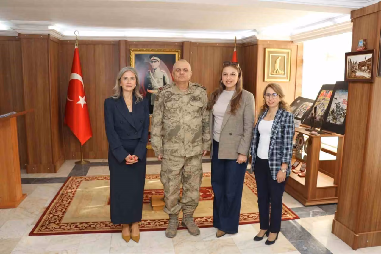 Kars Kızılay Şubesi’nden İl Jandarma Komutanı Coşkun’a hayırlı olsun ziyareti