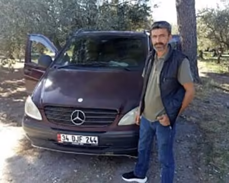 Zeytin toplarken arı soktu hayatını kaybetti