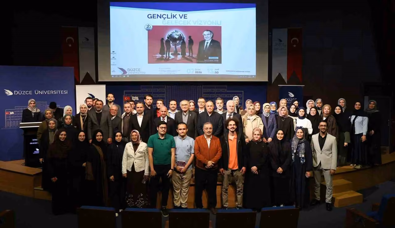Nevzat Tarhan "Gençler geleceğe hazırlanırken sürü psikolojisinden çıkmalı"