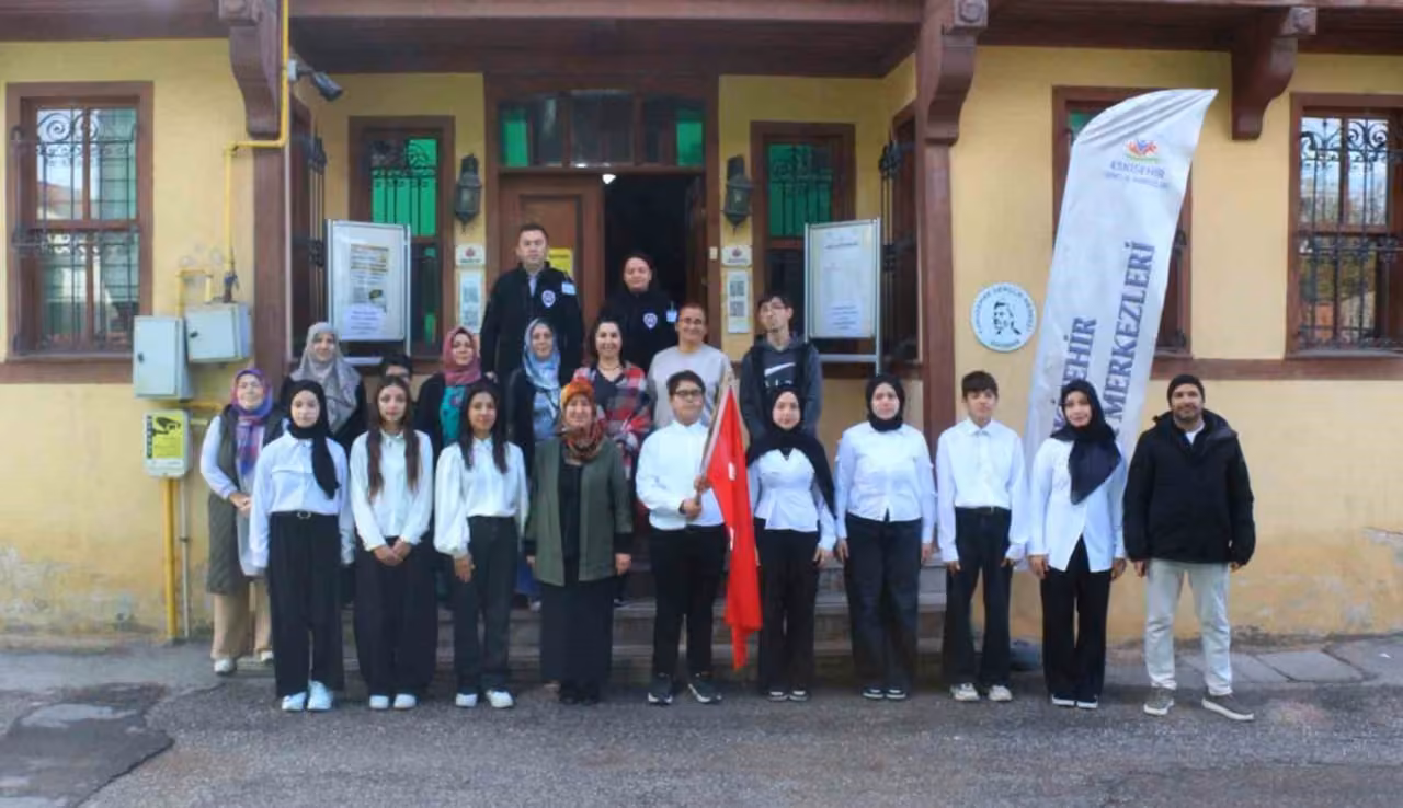 Eskişehir’de Cumhuriyet coşkusu Gençlik Tiyatrosuyla sahneye taşındı