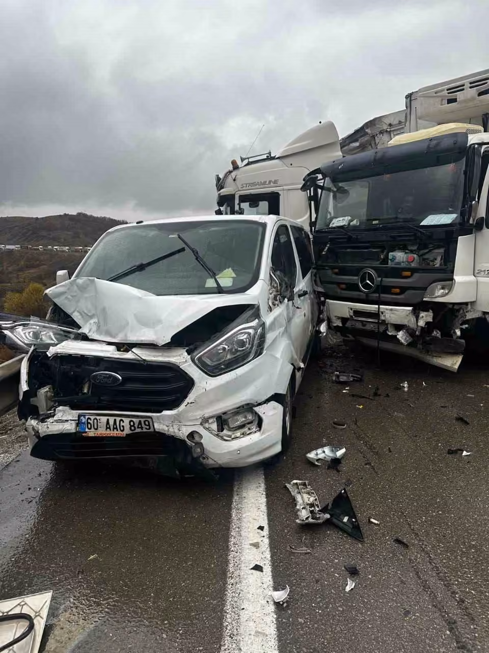 Erzurum’un Aşkale ilçesinde zincirleme trafik kazası: 3 araç birbirine girdi