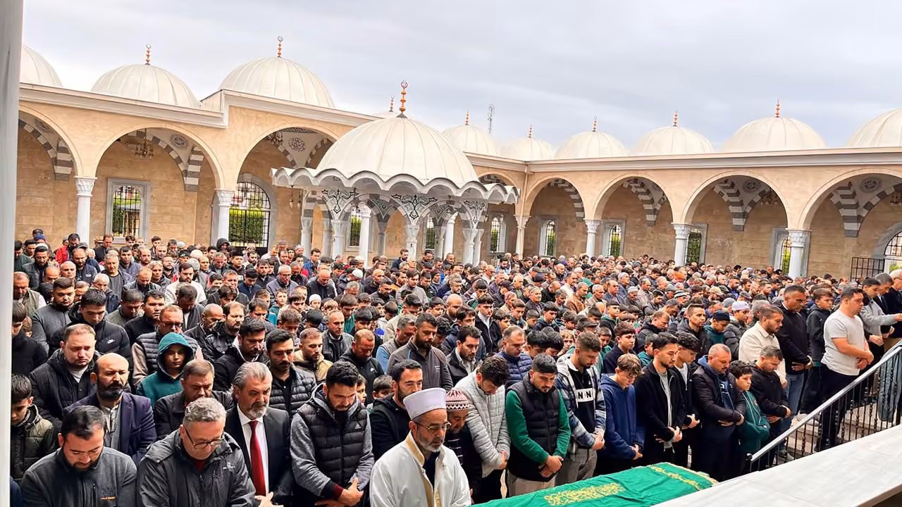 Kalbine yenilen 15 yaşındaki çocuk son yolculuğuna uğurlandı