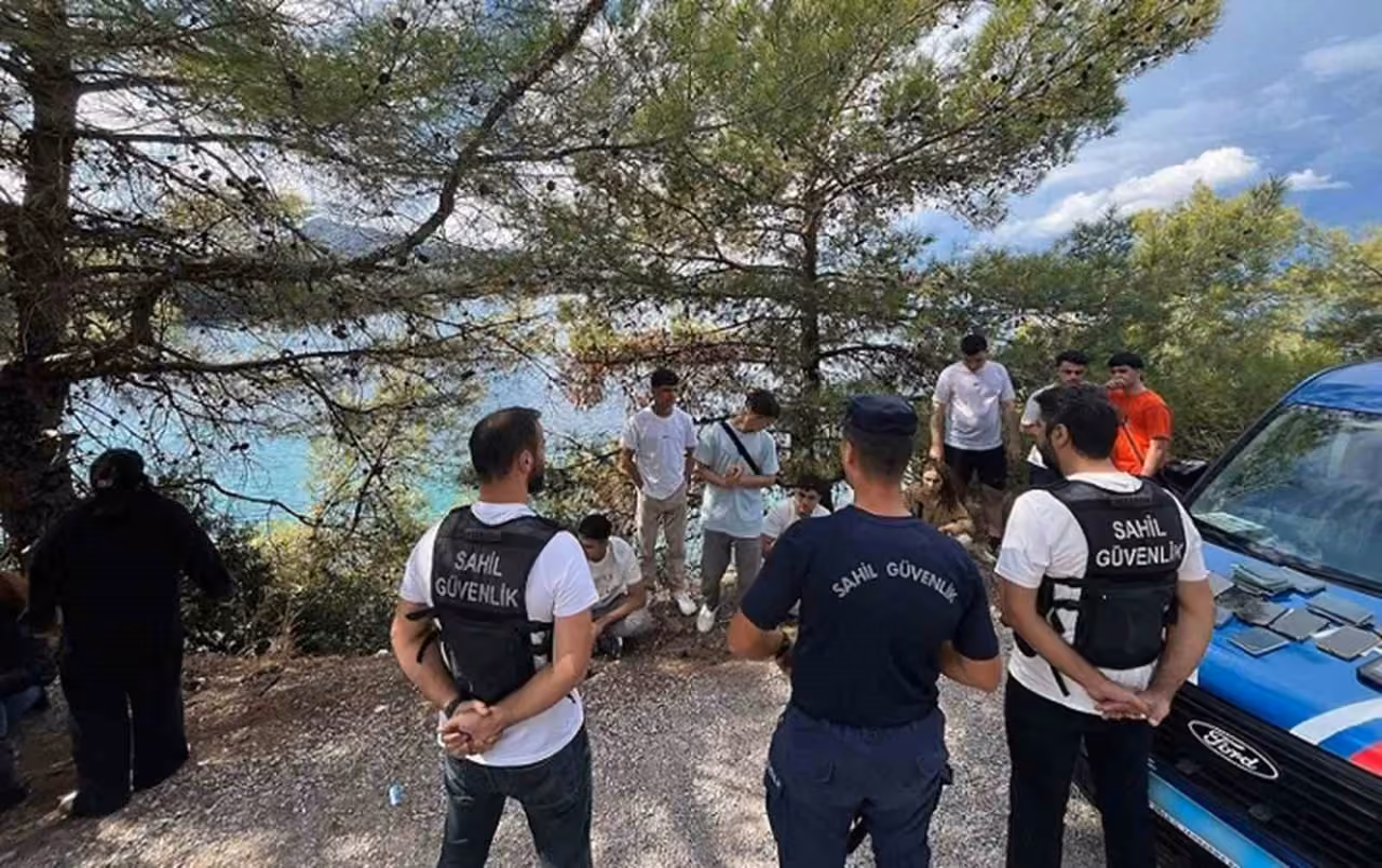 Özgök koyunda 18 düzensiz göçmen yakalandı